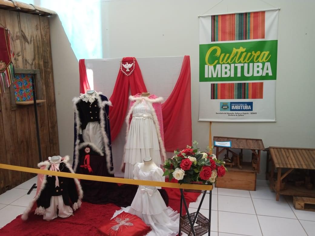 trajes da corte da festa do divino espirito santo